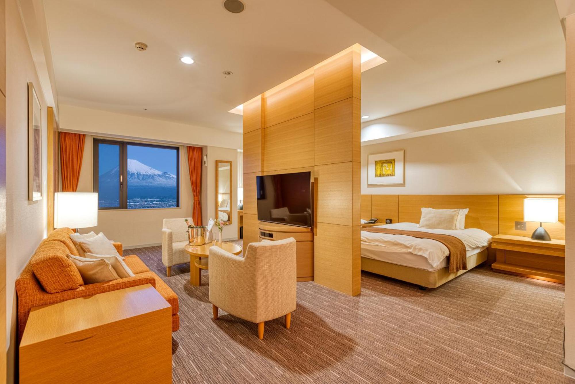 Grand Fuji โรงแรม 4*